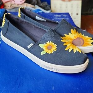 Tom's Sunflowe Sneakers Size 8M